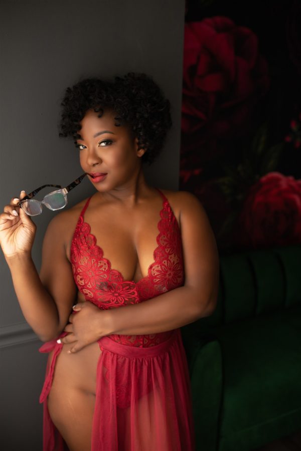 how to shoot clients with glasses a boudoir session