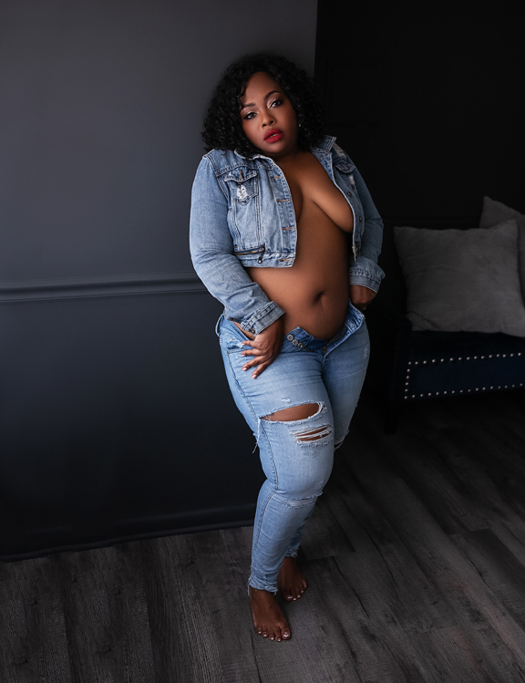 Boudoir photography is for women of all shapes and sizes in Maryland